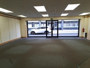 15 Clarendon St, Hyde to rent Interior Photo- Image 1 of 2