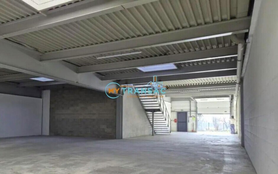 Light Industrial in Neuilly-Plaisance to rent - Interior Photo - Image 3 of 3