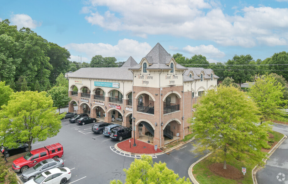 235 Medical Park Rd, Mooresville, NC for sale - Primary Photo - Image 1 of 4