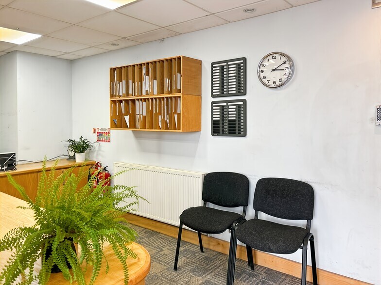 1 Edison Rd, Aylesbury to rent - Interior Photo - Image 3 of 10