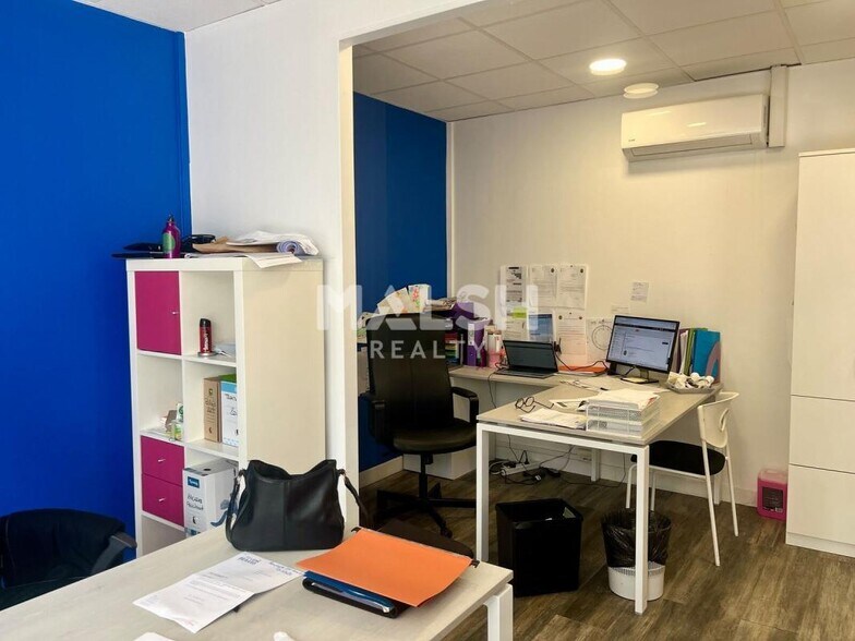 Retail in Lyon to rent - Interior Photo - Image 2 of 6