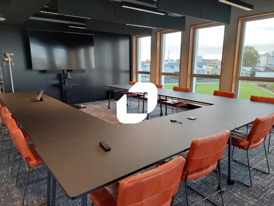 Office in Ivry-sur-Seine to rent Building Photo- Image 1 of 43