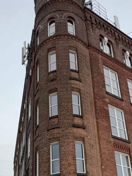 Ainsworth Rd, Manchester to rent - Building Photo - Image 2 of 3