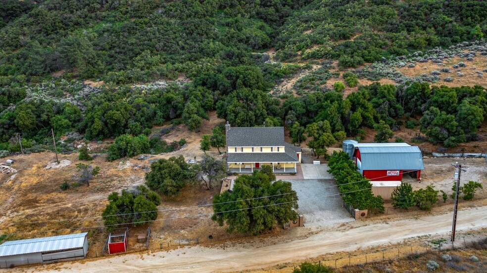 11660 Lonesome Valley Rd, Leona Valley, CA for sale - Primary Photo - Image 1 of 49