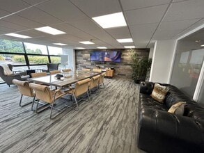 3 Bush Park, Plymouth to rent Interior Photo- Image 2 of 10