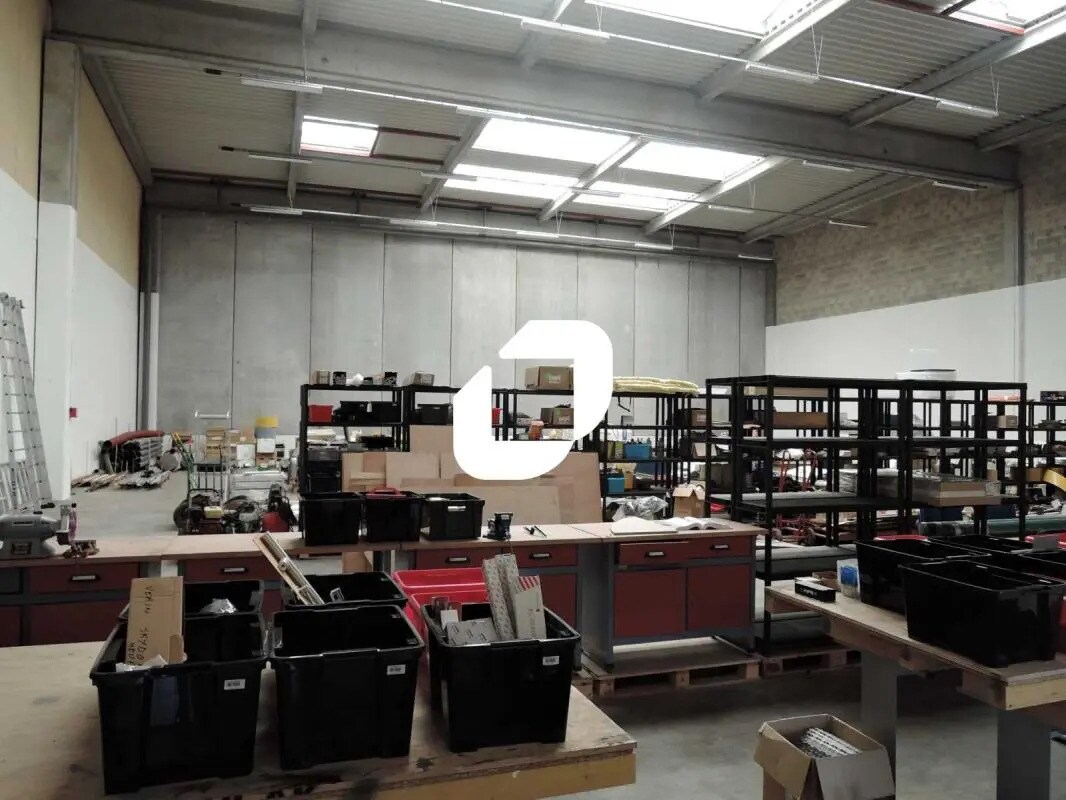 Light Industrial in Moissy-Cramayel to rent Building Photo- Image 1 of 3