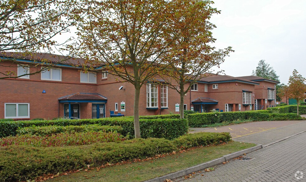 Crown Hl, Milton Keynes to rent - Building Photo - Image 2 of 4