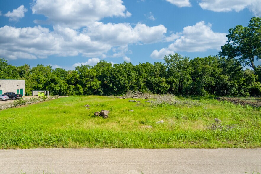 1041 E. Highway 90 Alternate, Richmond, TX for sale - Building Photo - Image 2 of 7