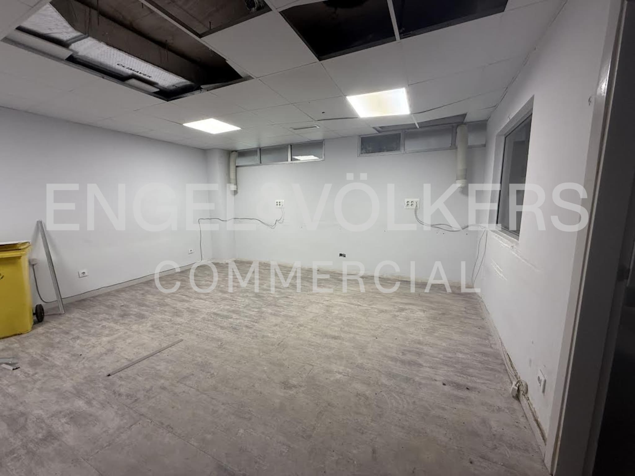 Retail in Madrid, Madrid to rent Interior Photo- Image 1 of 5