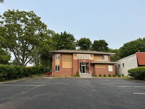 300 Commack Rd, Commack, NY for sale Building Photo- Image 1 of 1