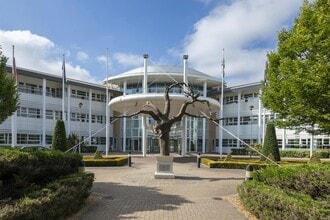 2 Old Ively Rd, Farnborough to rent Building Photo- Image 1 of 6