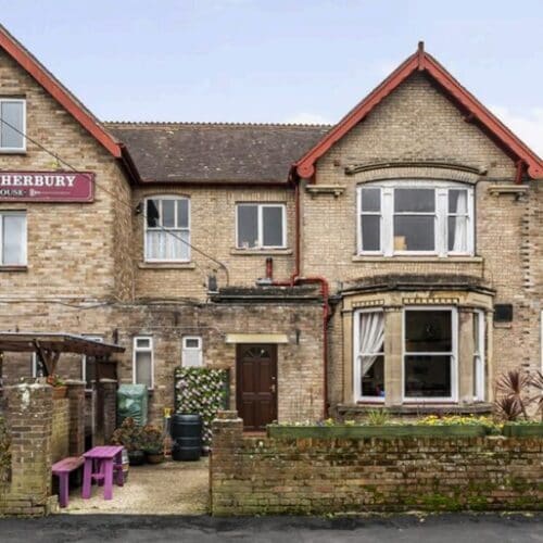 7 Carlton Rd N, Weymouth to rent - Primary Photo - Image 1 of 1