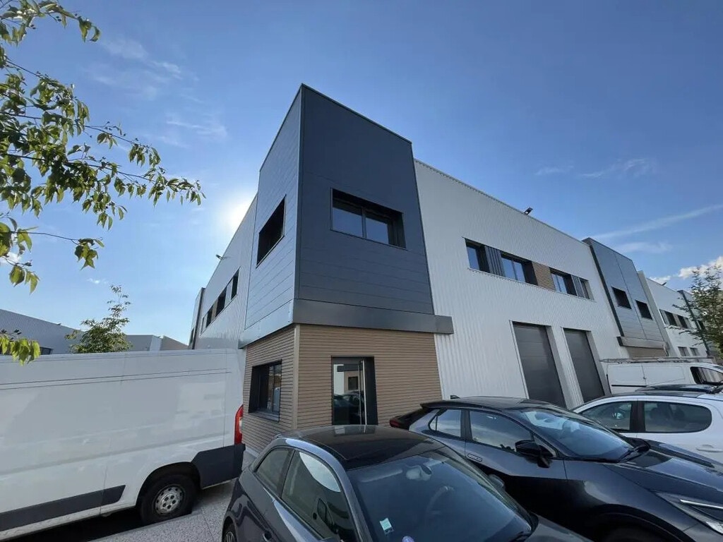 Vente Local d'activités 242 m² - Photo 1