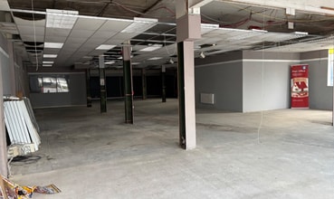 300-322 Wragby Rd, Lincoln to rent Interior Photo- Image 2 of 2