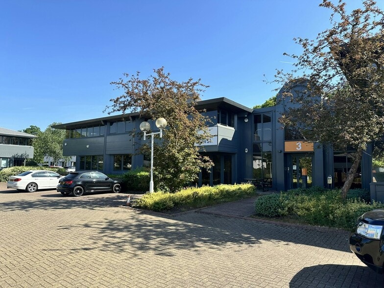 Unit 3 & 4, The Pavilions, Ruscombe Business Park, Knowl Hill to rent - Building Photo - Image 2 of 9