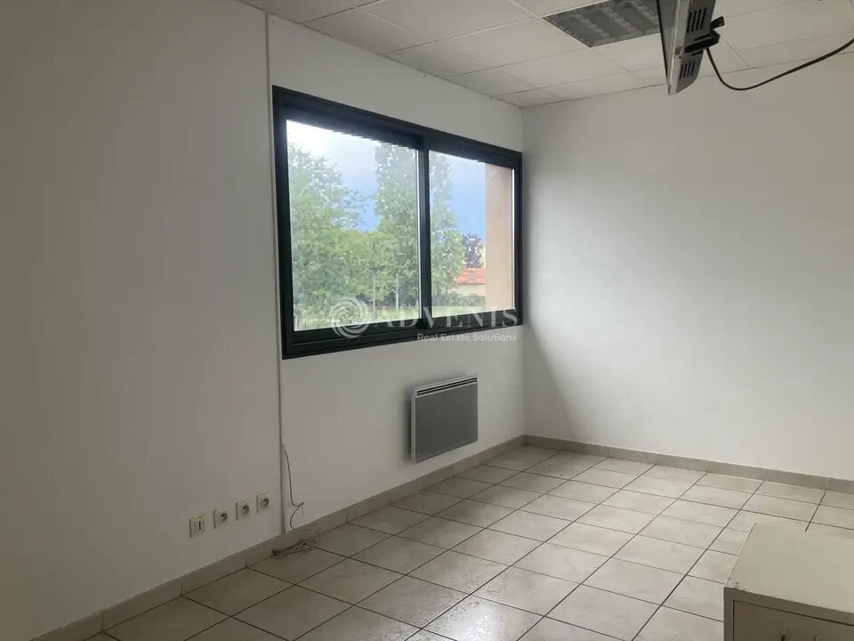 Location Bureaux 73 m² - Photo 1