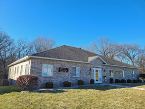 9 Emerald Ter, Swansea, IL for rent Building Photo- Image 1 of 8