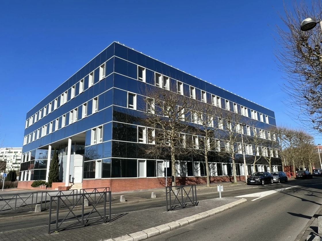 4-6 Avenue Du 8 Mai 1945, 78280 Guyancourt, Guyancourt to rent Primary Photo- Image 1 of 4