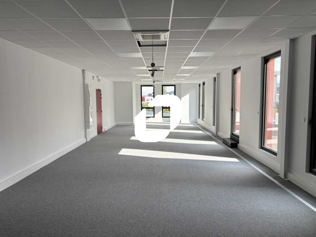 Chemin Du Plateau, Dardilly to rent Building Photo- Image 1 of 7