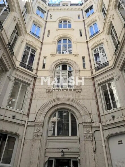 Office in Lyon for sale - Building Photo - Image 1 of 12