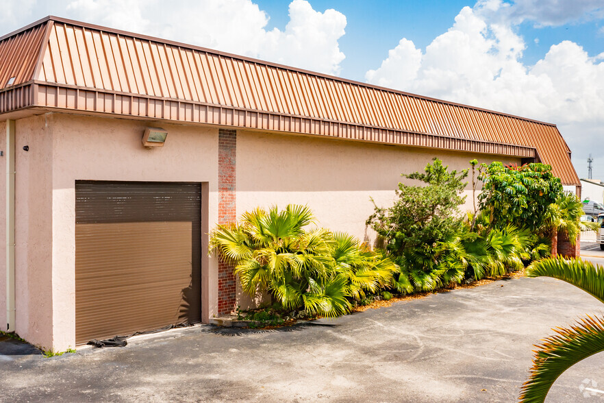 6500 NW 16th St, Plantation, FL for rent - Primary Photo - Image 1 of 7