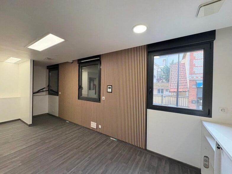 Retail in Sartrouville for sale - Building Photo - Image 3 of 11