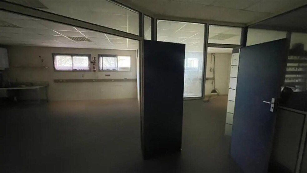 Light Industrial in Romainville for sale - Building Photo - Image 3 of 5