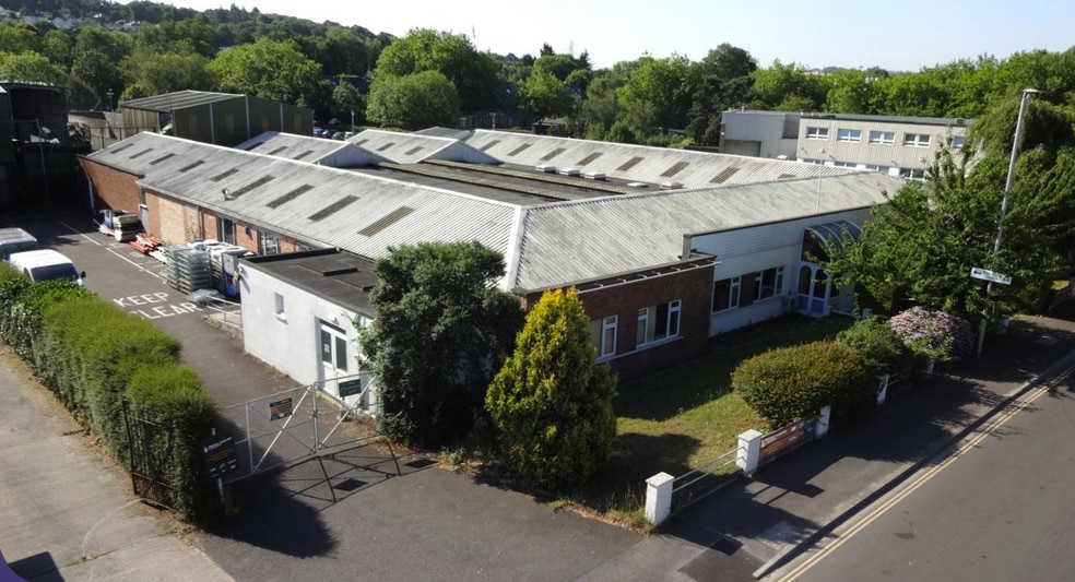 Brunel Rd, Newton Abbot to rent - Primary Photo - Image 1 of 5