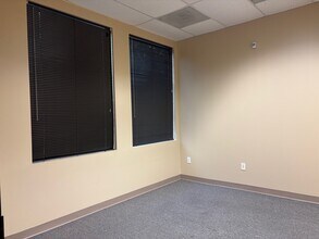 6302 W Broadway St, Pearland, TX to rent Building Photo- Image 2 of 6