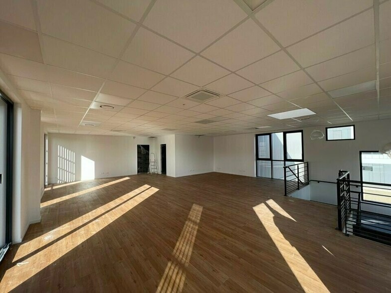 2 Avenue Johannes Gutenberg, Serris for sale - Interior Photo - Image 3 of 4