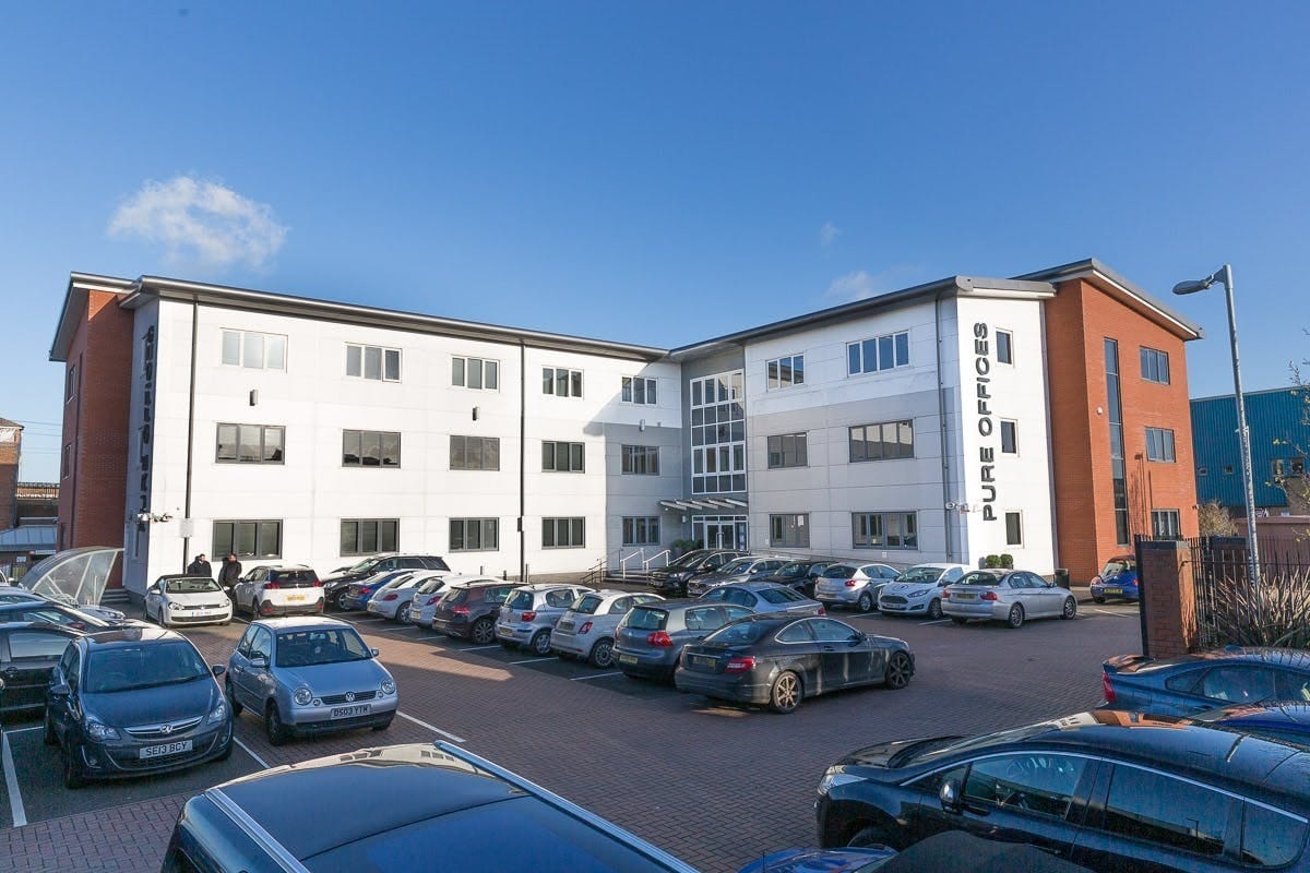 422 Broadwell Rd, Oldbury to rent Building Photo- Image 1 of 12
