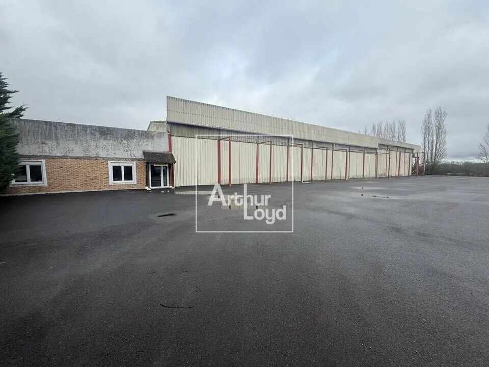 Vente Entrepôt 1 500 m² - Photo 1