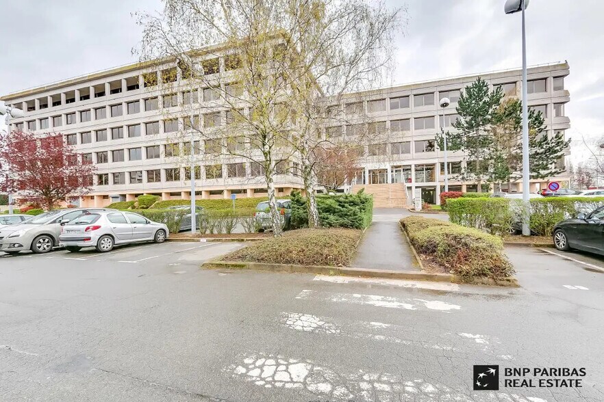 13/15 Rue Du Pont Des Halles, Rungis to rent - Building Photo - Image 2 of 9