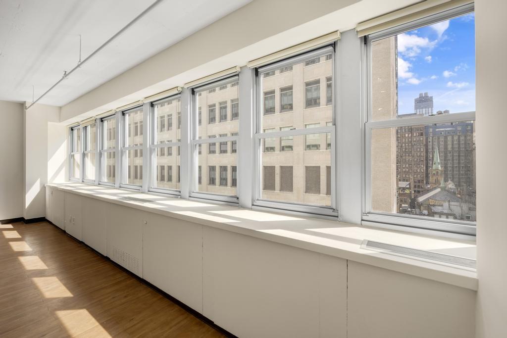 131 W 33rd St, New York, NY for rent Interior Photo- Image 1 of 9