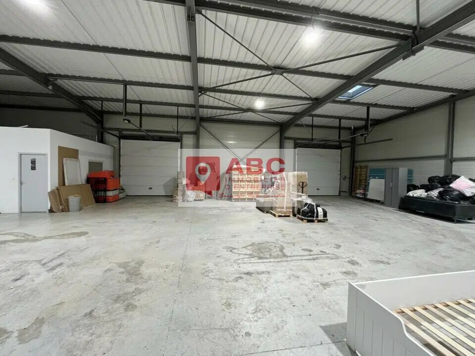 Location Entrepôt 430 m² - Photo 1