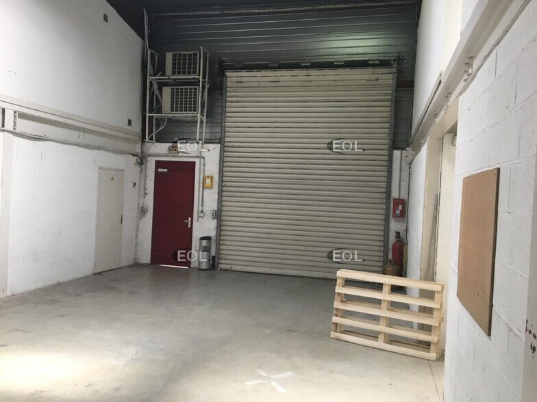 Light Industrial in Saint-Soupplets to rent - Interior Photo - Image 2 of 5