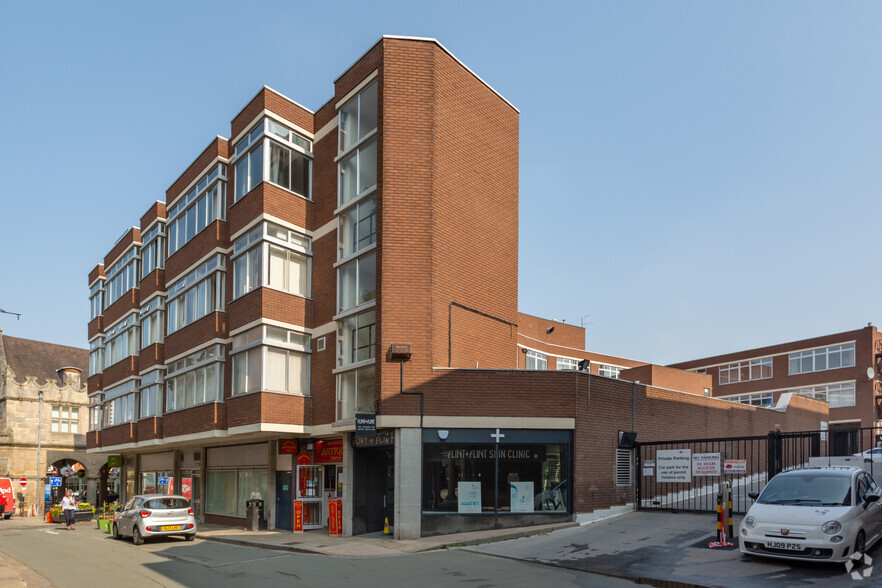 The Sq, Shrewsbury to rent - Building Photo - Image 1 of 4