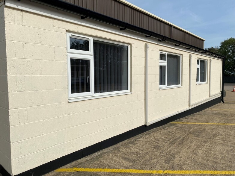 Wansford Rd, Yarwell to rent - Building Photo - Image 2 of 3