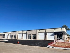 2303 Worth Ln, Springdale, AR to rent Building Photo- Image 2 of 5