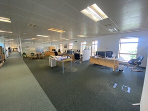 17 South Gyle Cres, Edinburgh to rent Interior Photo- Image 2 of 2