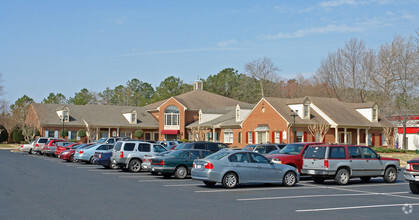 2010 Old Greenbrier Rd, Chesapeake, VA for rent Primary Photo- Image 1 of 7