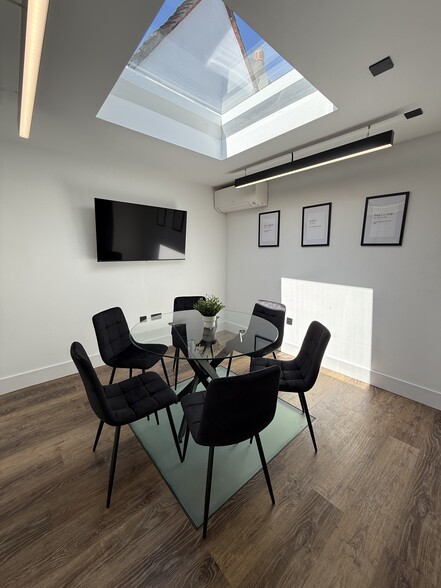 5 Crown Passage, Kingston Upon Thames to rent - Building Photo - Image 3 of 11