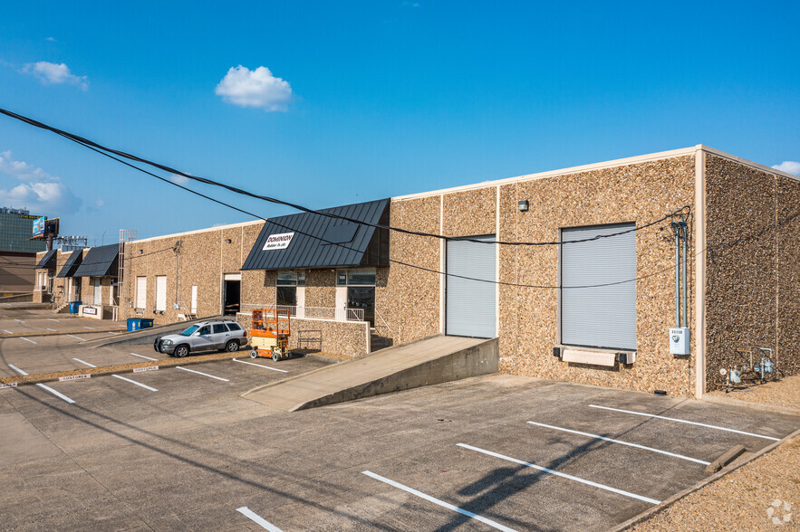 11510-11530 Grissom Ln, Dallas, TX for rent - Building Photo - Image 1 of 8