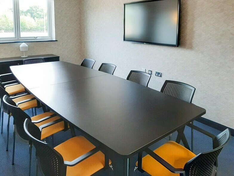 4300 Parkway, Fareham to rent - Interior Photo - Image 2 of 46