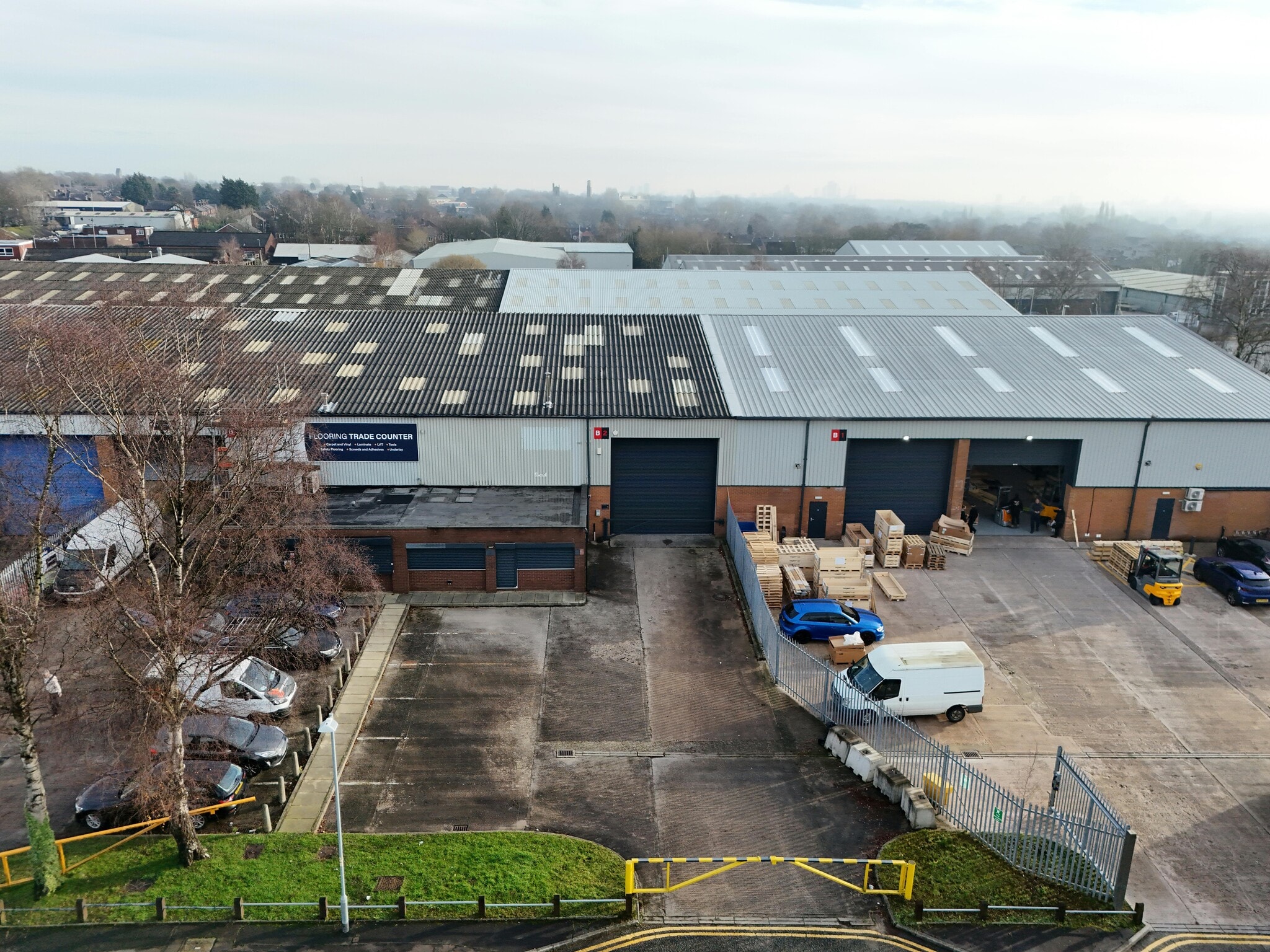 Holloway Dr, Manchester to rent Building Photo- Image 1 of 4