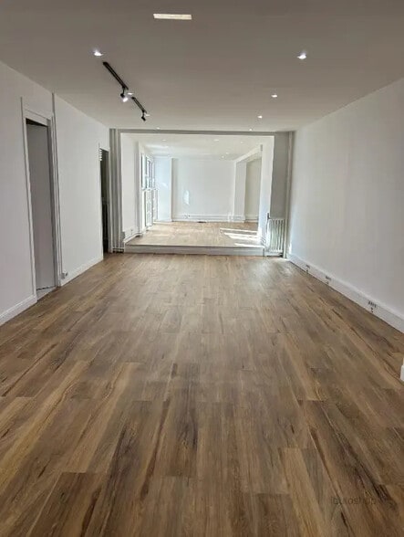 Retail in Boulogne-Billancourt to rent - Interior Photo - Image 2 of 8