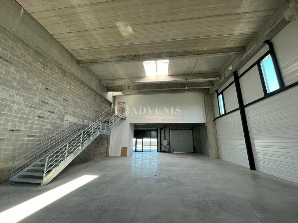 Light Industrial in Bobigny to rent Interior Photo- Image 1 of 12