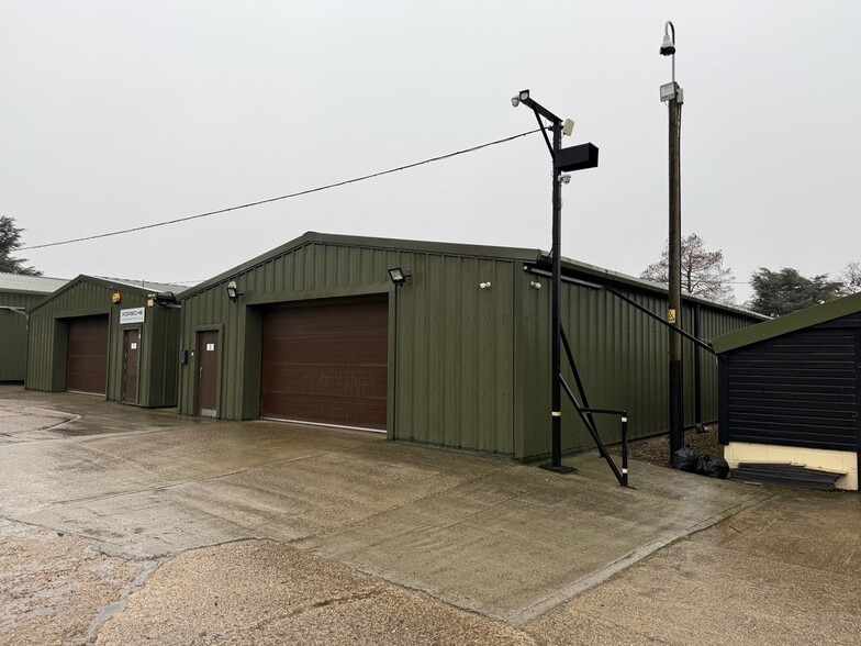 Shalford Rd, Braintree to rent - Primary Photo - Image 1 of 8