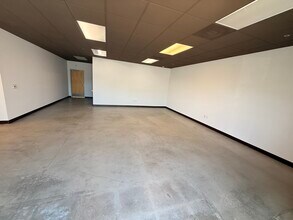 28751 Industry Dr, Valencia, CA to rent Building Photo- Image 2 of 12