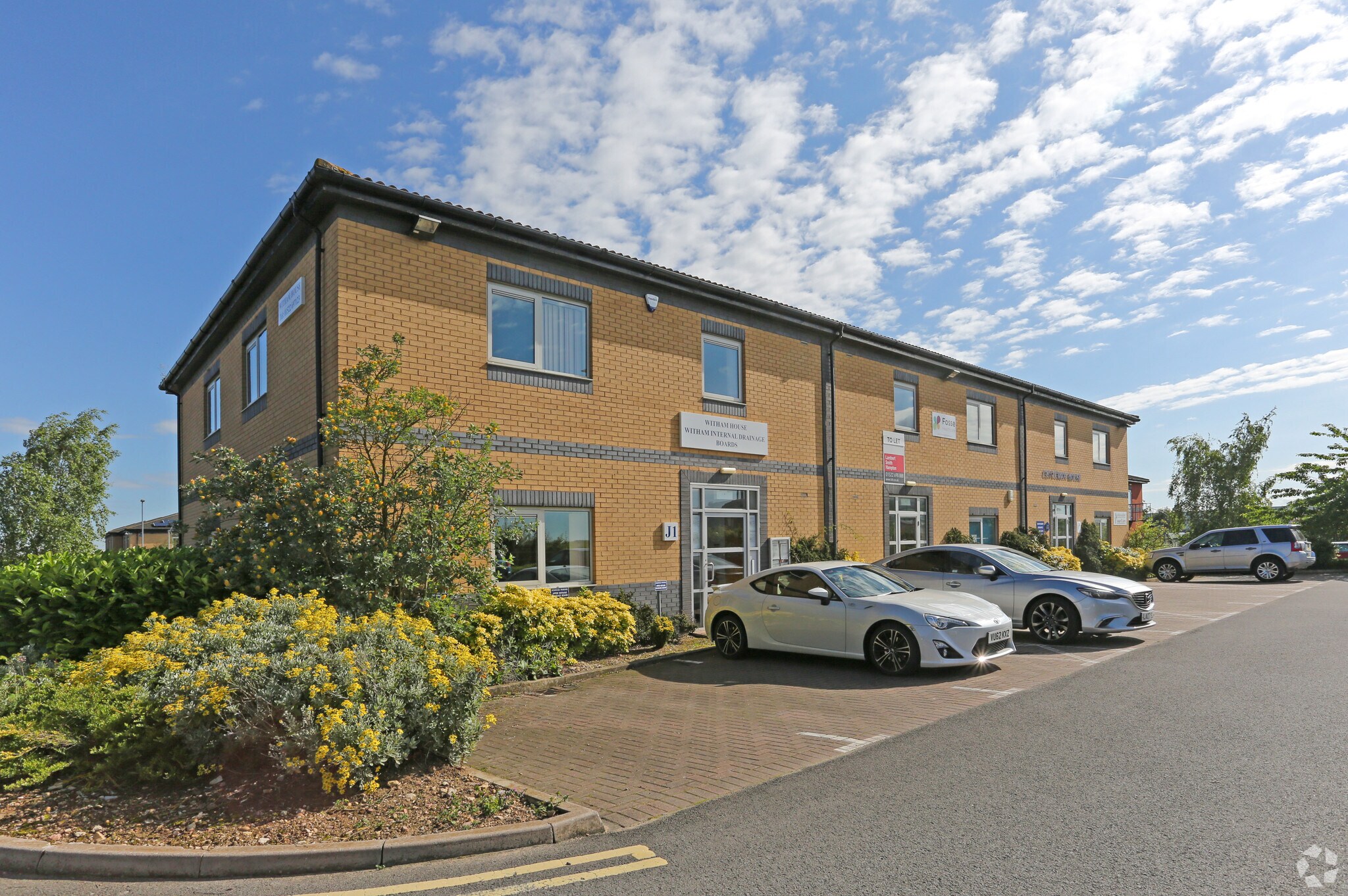 Weaver Rd, Lincoln to rent Primary Photo- Image 1 of 3